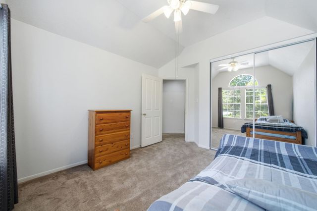 96 E Lakeridge Drive, The Woodlands, TX 77381