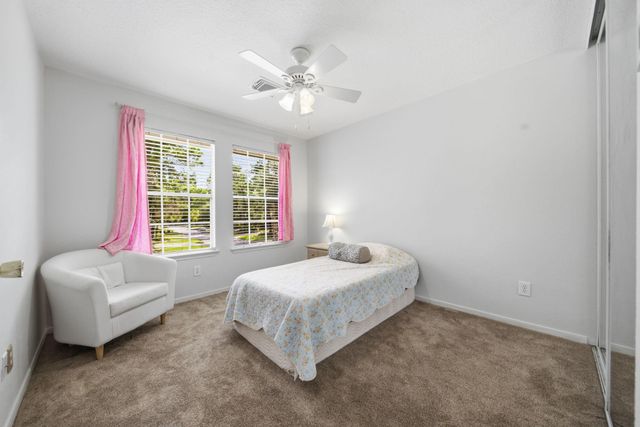 96 E Lakeridge Drive, The Woodlands, TX 77381