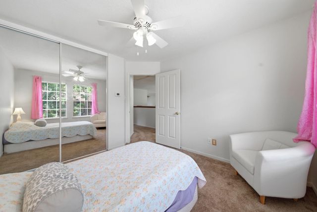 96 E Lakeridge Drive, The Woodlands, TX 77381