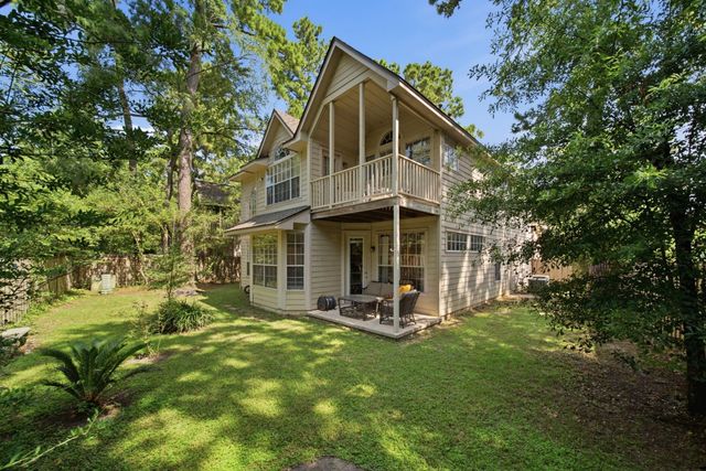 96 E Lakeridge Drive, The Woodlands, TX 77381