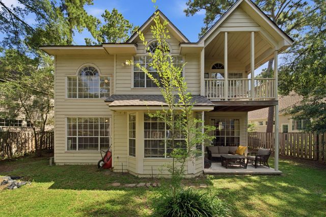 96 E Lakeridge Drive, The Woodlands, TX 77381