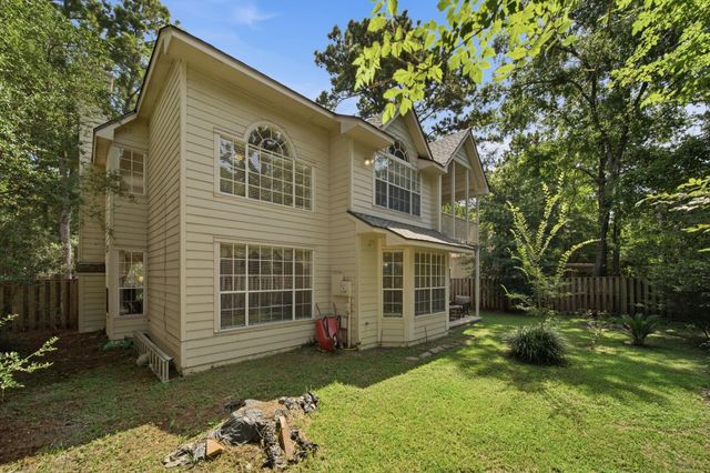 96 E Lakeridge Drive, The Woodlands, TX 77381