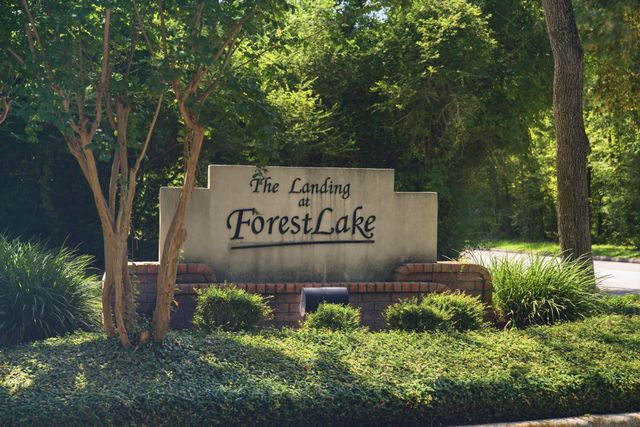 96 E Lakeridge Drive, The Woodlands, TX 77381