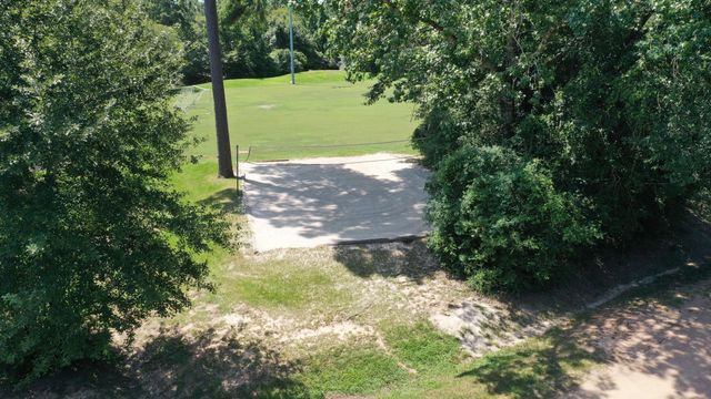96 E Lakeridge Drive, The Woodlands, TX 77381