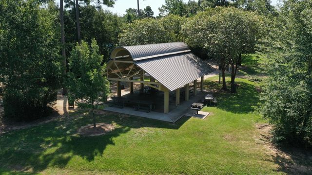 96 E Lakeridge Drive, The Woodlands, TX 77381
