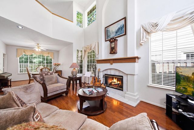 96 E Lakeridge Drive, The Woodlands, TX 77381