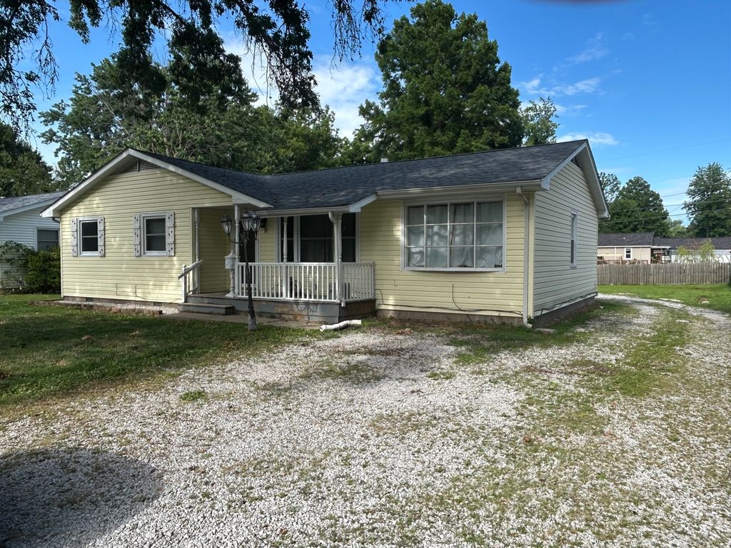 Image 2 of property listing at 11 Holiday Terrace, Centralia, IL 62801
