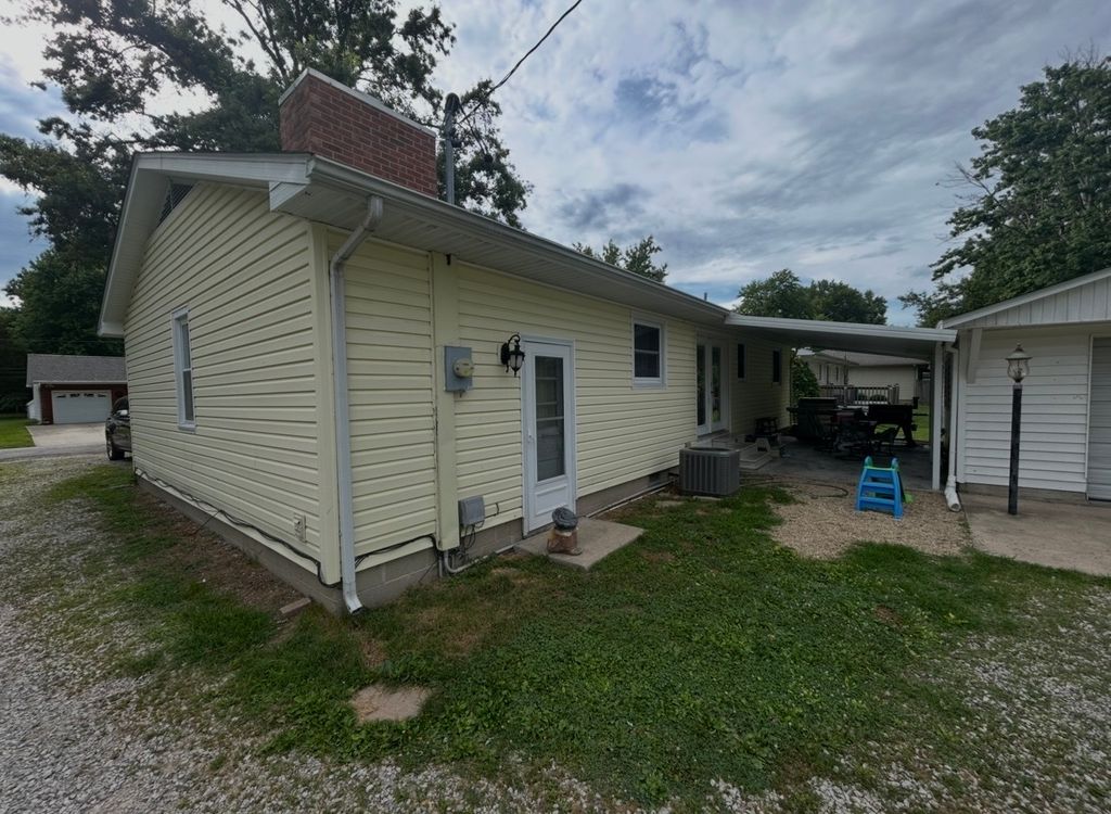 Image 16 of property listing at 11 Holiday Terrace, Centralia, IL 62801