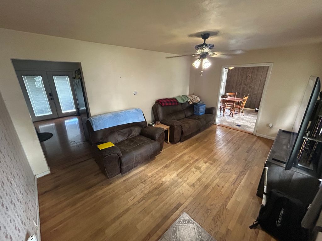Image 3 of property listing at 11 Holiday Terrace, Centralia, IL 62801