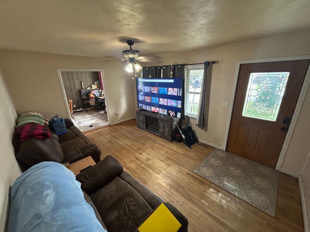 Image 4 of property listing at 11 Holiday Terrace, Centralia, IL 62801