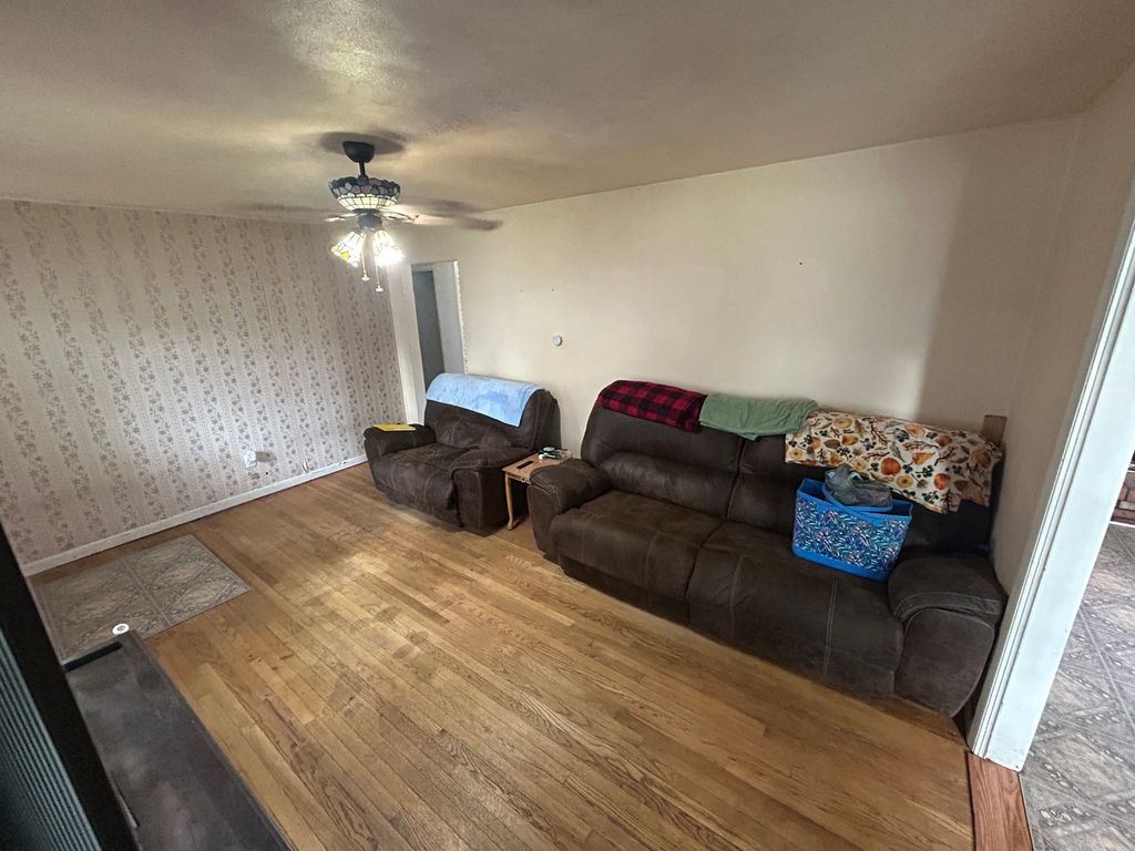 Image 5 of property listing at 11 Holiday Terrace, Centralia, IL 62801