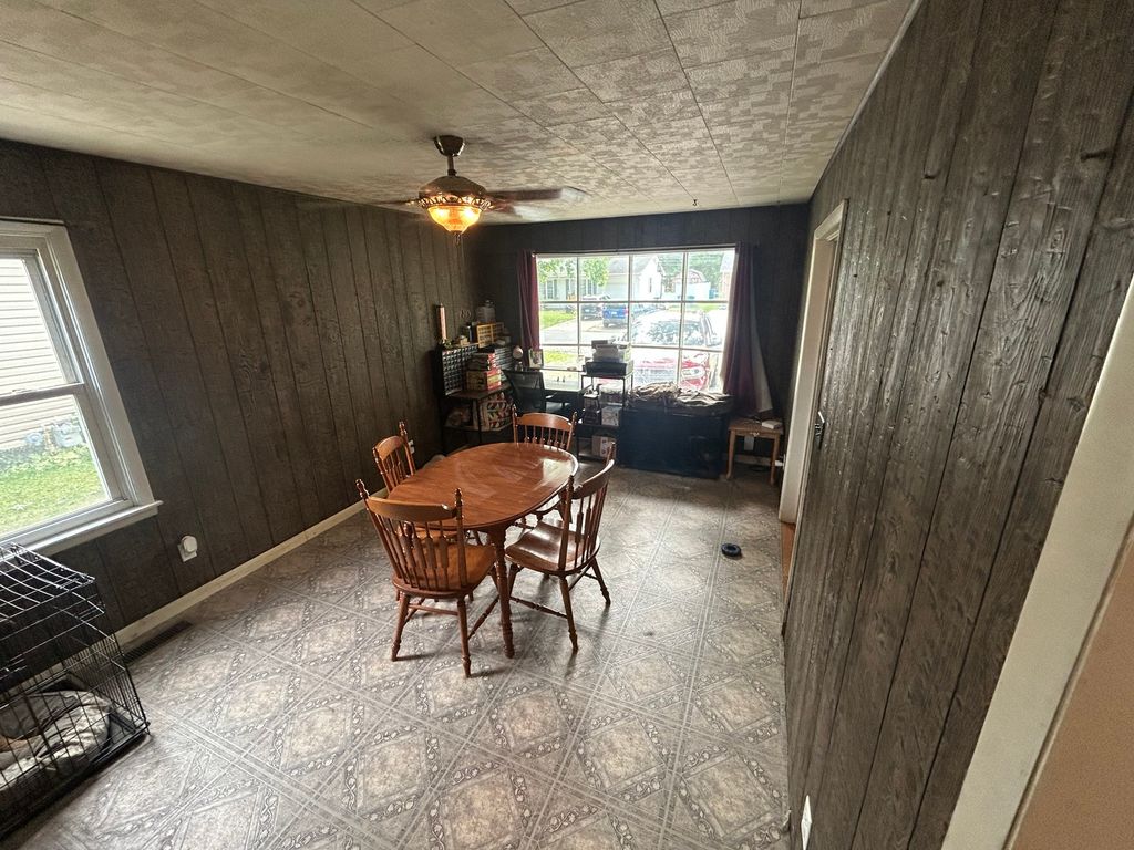 Image 7 of property listing at 11 Holiday Terrace, Centralia, IL 62801