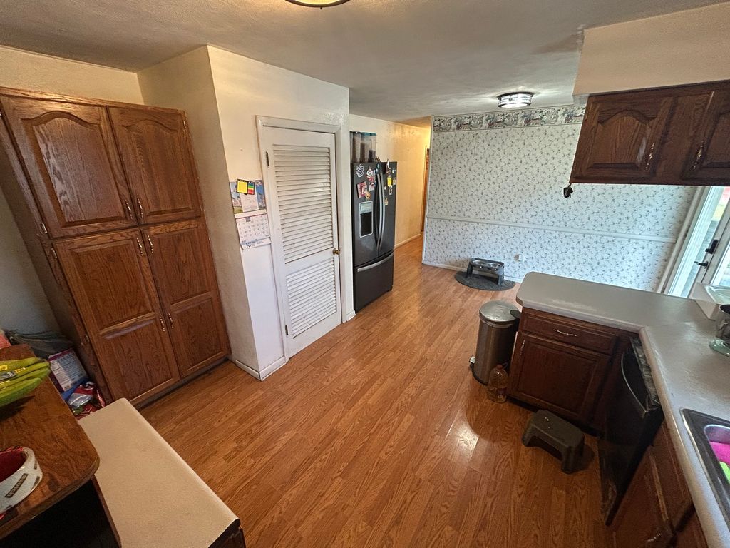 Image 8 of property listing at 11 Holiday Terrace, Centralia, IL 62801