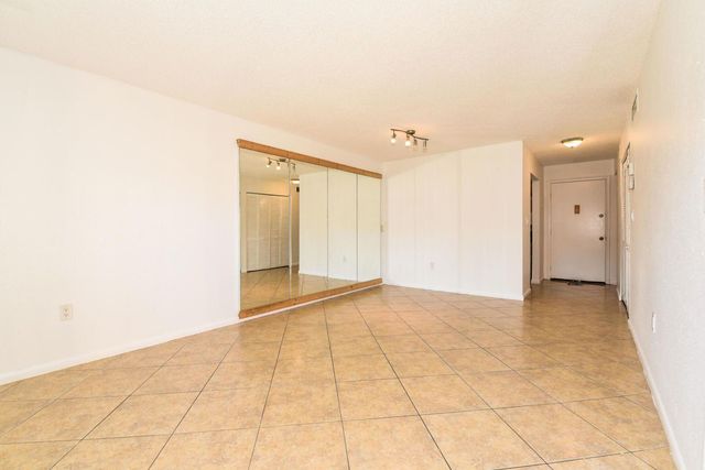 6054 FOREST HILL Boulevard 103, West Palm Beach, FL 33415