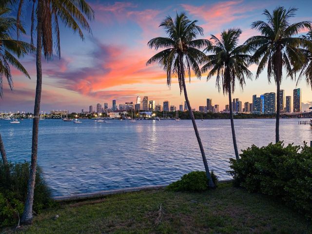 1236 S Venetian Way, Miami, FL 33139