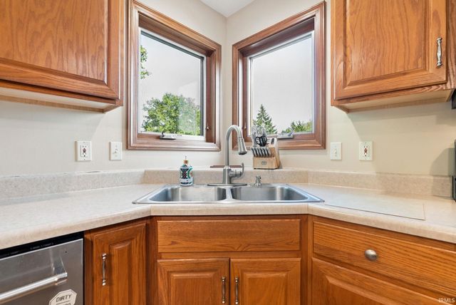 6302 Treasure Cove, Fort Wayne, IN 46835