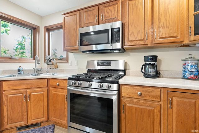 6302 Treasure Cove, Fort Wayne, IN 46835