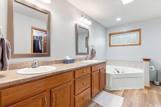 6302 Treasure Cove, Fort Wayne, IN 46835