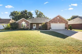 325 Bluff Drive, Lowell, AR 72745