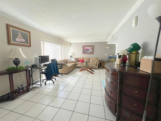 15685 SW 84th Ter 801, Miami, FL 33193