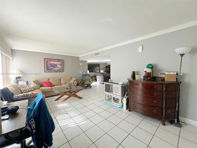 15685 SW 84th Ter 801, Miami, FL 33193
