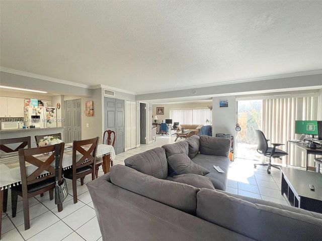 15685 SW 84th Ter 801, Miami, FL 33193