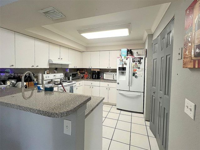 15685 SW 84th Ter 801, Miami, FL 33193