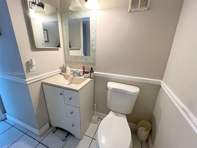 15685 SW 84th Ter 801, Miami, FL 33193