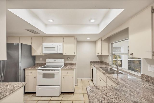 2942 WOODPINE CIRCLE, Sarasota, FL 34231