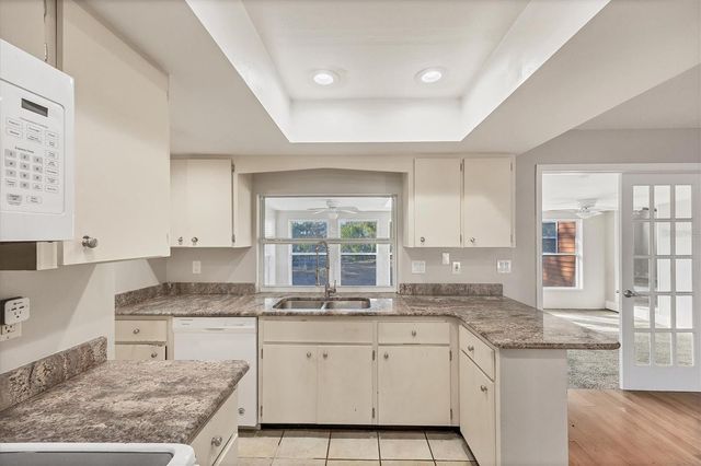 2942 WOODPINE CIRCLE, Sarasota, FL 34231