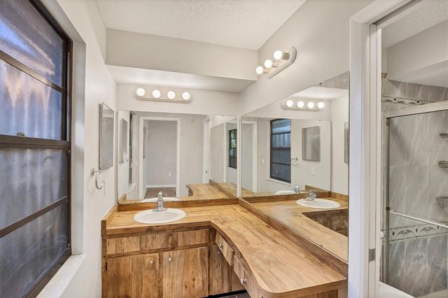 2942 WOODPINE CIRCLE, Sarasota, FL 34231