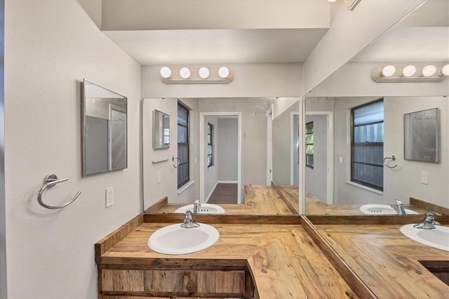 2942 WOODPINE CIRCLE, Sarasota, FL 34231