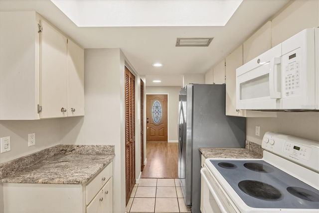 2942 WOODPINE CIRCLE, Sarasota, FL 34231