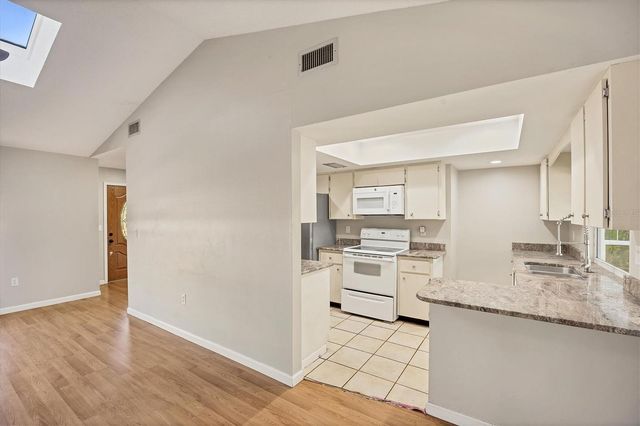 2942 WOODPINE CIRCLE, Sarasota, FL 34231