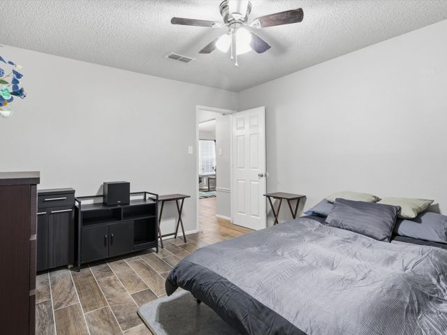 2040 Oakwood Court, Arlington, TX 76012