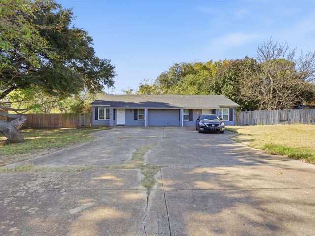 2040 Oakwood Court, Arlington, TX 76012