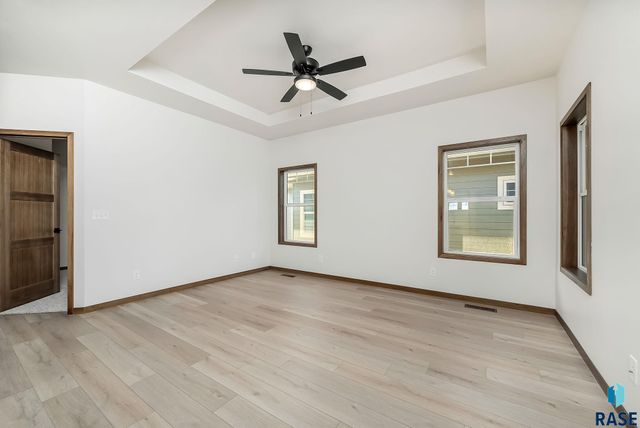 2413 E Tinley St Street, Brandon, SD 57005