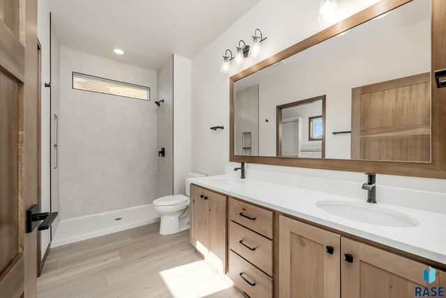 2413 E Tinley St Street, Brandon, SD 57005