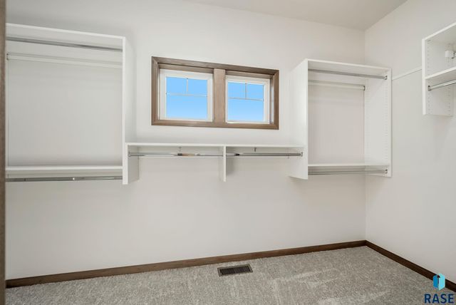 2413 E Tinley St Street, Brandon, SD 57005