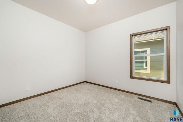 2413 E Tinley St Street, Brandon, SD 57005