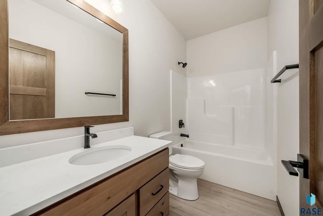 2413 E Tinley St Street, Brandon, SD 57005