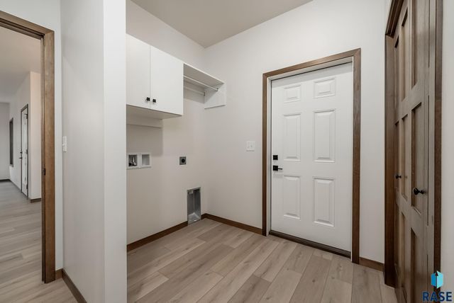 2413 E Tinley St Street, Brandon, SD 57005