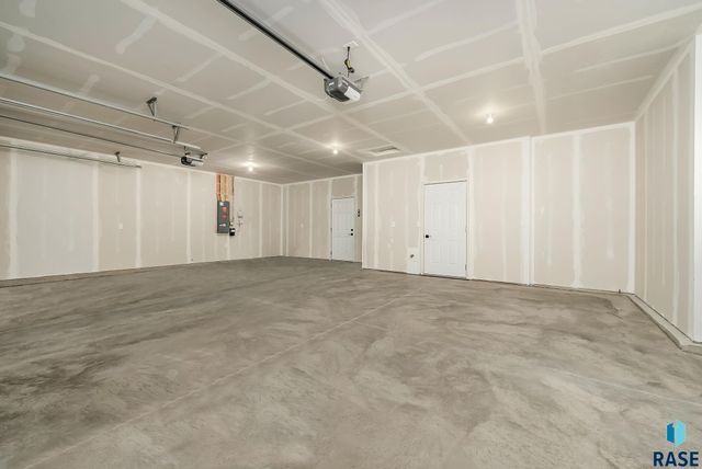 2413 E Tinley St Street, Brandon, SD 57005