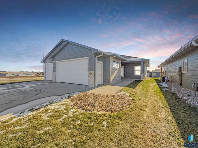 2413 E Tinley St Street, Brandon, SD 57005
