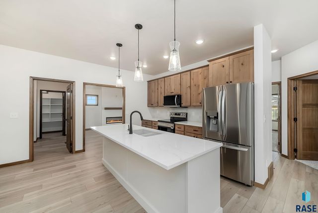 2413 E Tinley St Street, Brandon, SD 57005