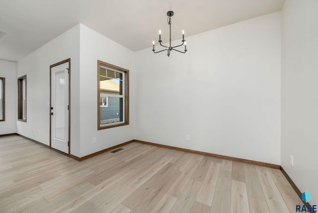 2413 E Tinley St Street, Brandon, SD 57005