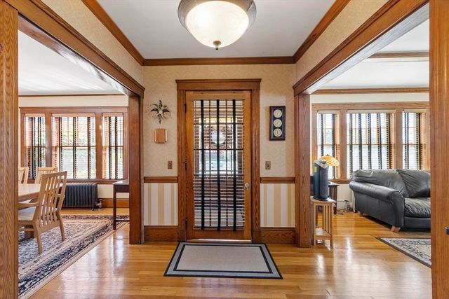 78 Chestnut St, Haverhill, MA 01830