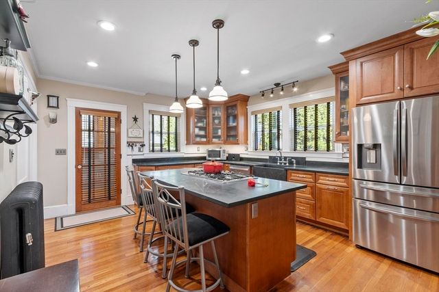 78 Chestnut St, Haverhill, MA 01830