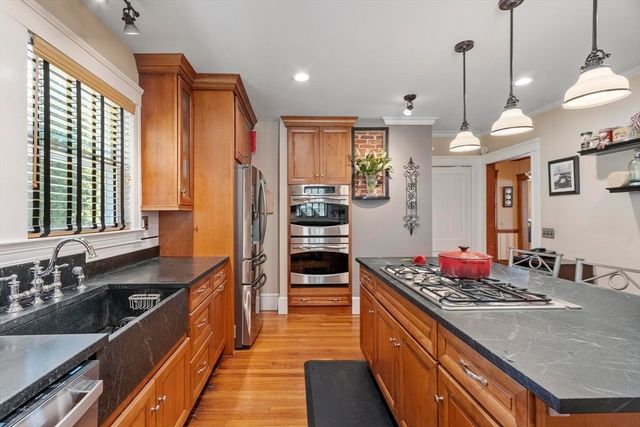 78 Chestnut St, Haverhill, MA 01830