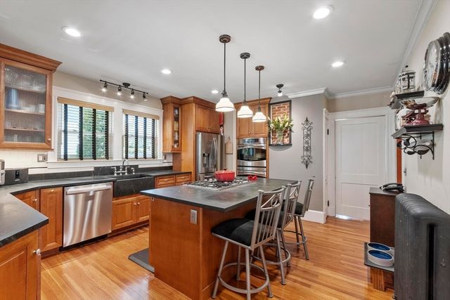 78 Chestnut St, Haverhill, MA 01830